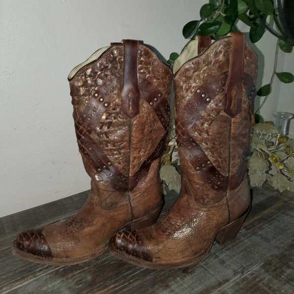 Corral Distressed Leather Heeled Boots - Picture 14 of 16
